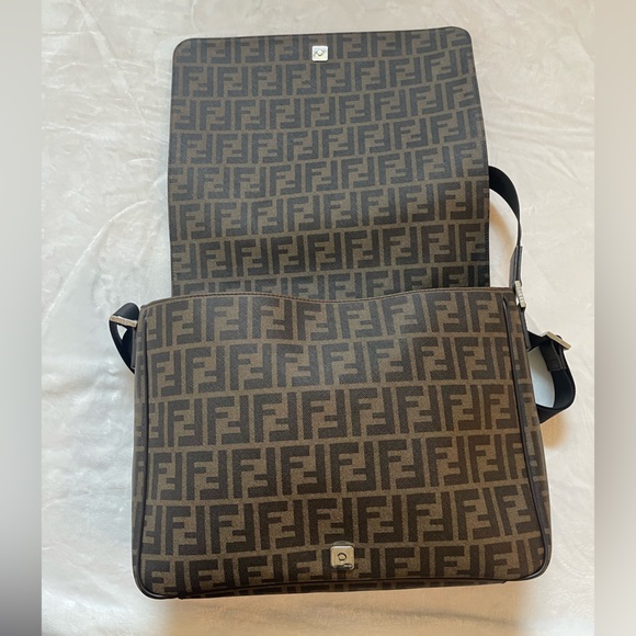 Fendi Ombré Effect Tobacco Zucca Canvas Messenger Bag - Picture 4 of 15